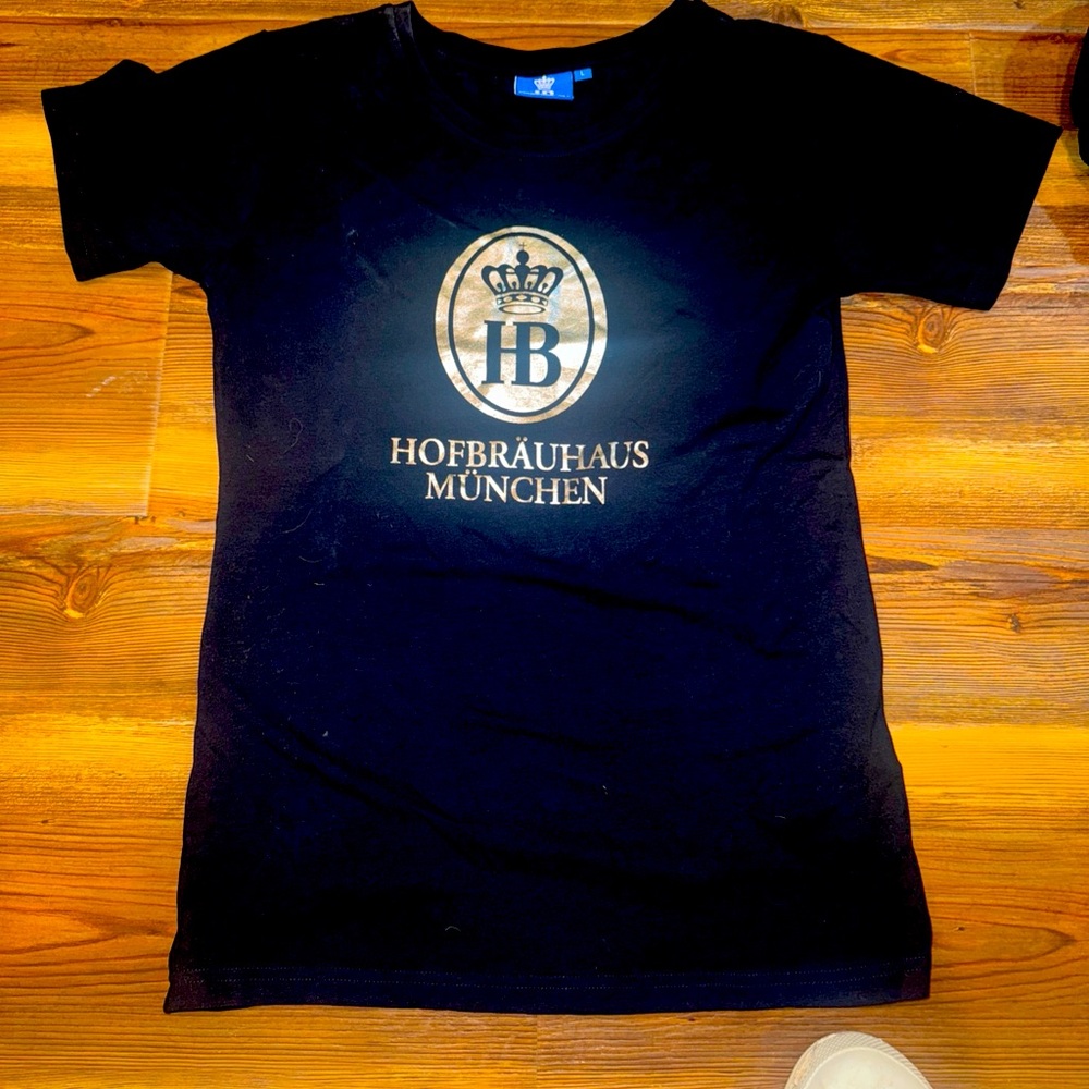 Navy blue Oktoberfest hoffbrau haus women scoop neck T-shirt L Lettering silver.